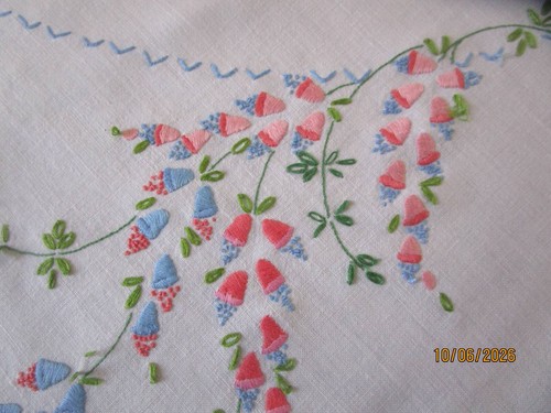 Vintage hand embroidered linen - vintage,
