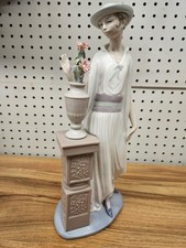 Lladro Lady Grand Casino #5175
