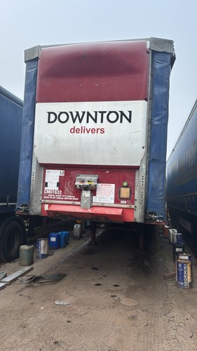 2012 curtainsider tri axle - tri,