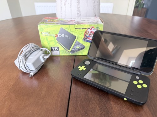 Nintendo 2ds black and lime - xl,