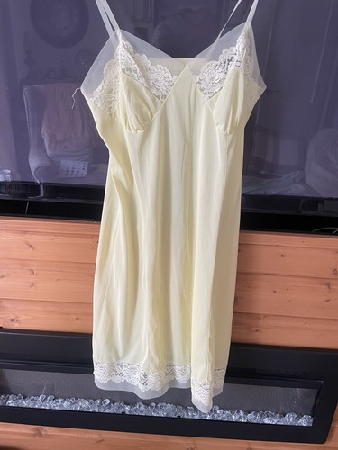1970s vintage nylon slip size - 1970s,
