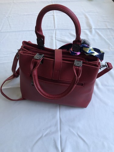 Dark red faux leather - dark,