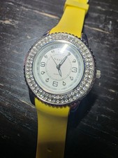 VIBRANT YELLOW STRAP CRYSTAL
