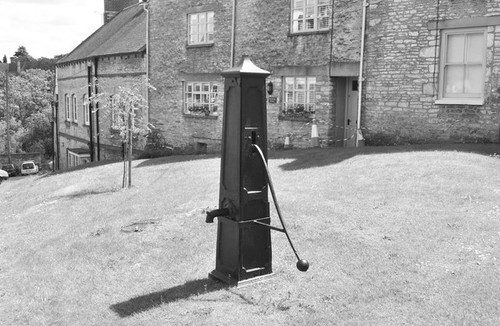 Photo 6x4 old water - old, pump