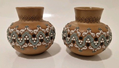 Pair early doulton - doulton, lambeth