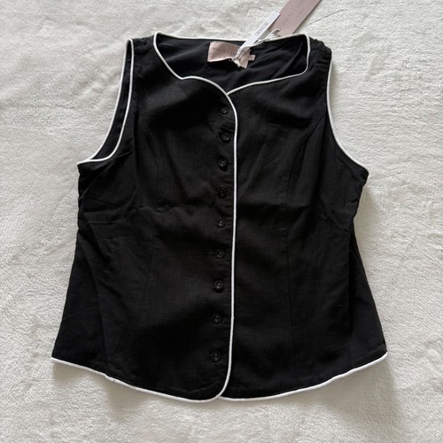 White closet elements black - white,