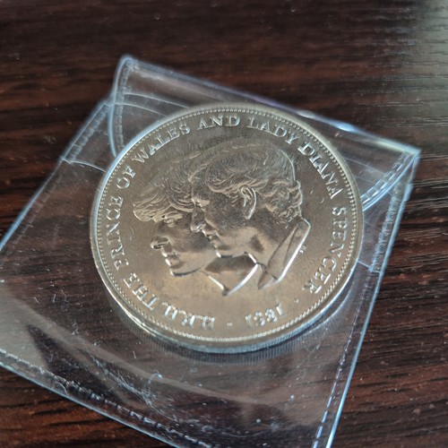 Crown coin 1981 royal - crown,
