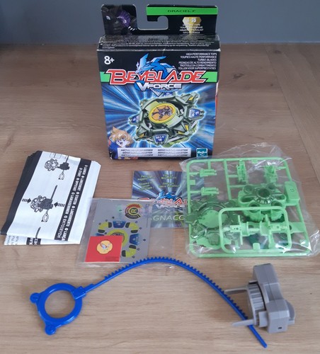 Hasbro beyblade force - hasbro, v