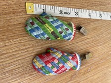 Ceramic Tablecloth Weights in shape of oven gloves   Ideal For Picnics