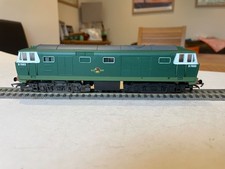 Hornby R758 BR class 35 Hymek D7063 in green livery