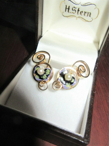 Faux gold treble clef screw - faux,