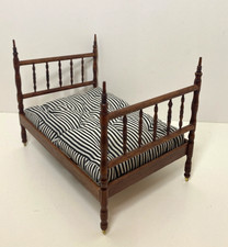 STUNNING WOODEN ARTISAN