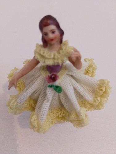 Vintage 1950s ish - dresden, lace