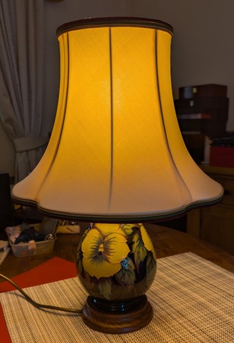 Moorcroft pottery lamp kerry - moorcroft,