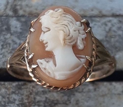 Victorian 9ct gold - gold, cameo