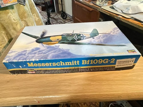 Unassembled model - 1/48,