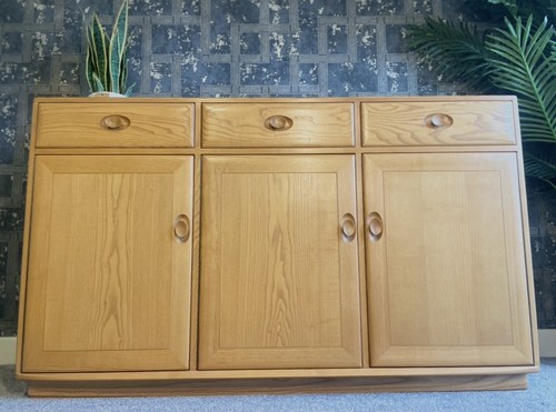 Ercol windsor 3822 sideboard - ercol,