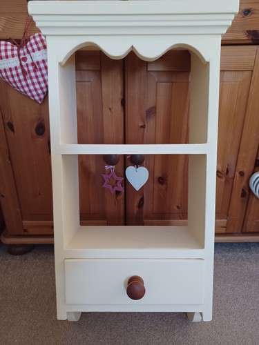 Pretty vintage wooden shelf - ~pretty,