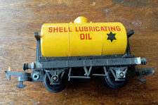 OO Gauge Yellow Shell Oil Tanker – Vintage Model Railway Fuel Wagon