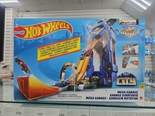 Hot Wheels FTB68 Mega Garage