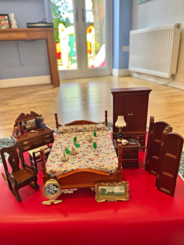 Lovely dolls house vintage