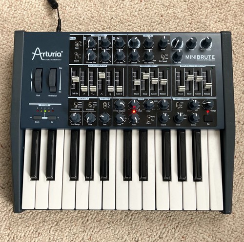Arturia minibrute mk1 analogue - minibrute,