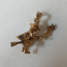 9ct Gold Witch Pendant set