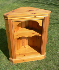 Vintage Pine Corner Cabinet – h: 88cm w. 67cm d. 33cm