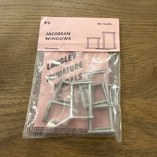 Small jacobean windows - small,
