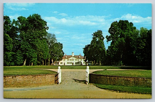Estate entrance with brick - entrance,