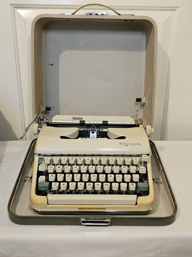 Olympia sm5 vintage portable - olympia,