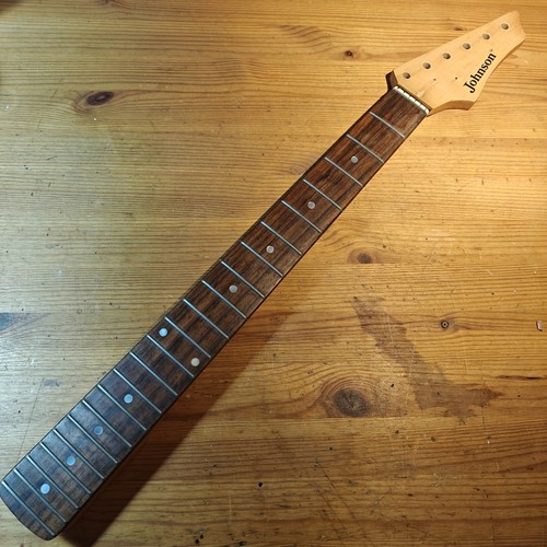 Used 00s johnson strat style - used,