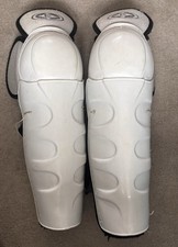 Vintage Easton SG Synergy 100 12” youth ice hockey roller hockey knee pads