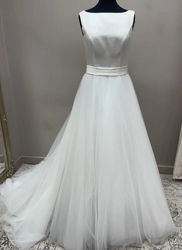 Stunning size venus tulle - 14,
