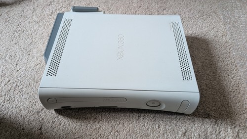 Xbox 360 14gb and controllers - 360,