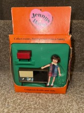 JENNYS HOME DOLLS HOUSE FURNITURE TRI-ANG SPOT ON BOXED Inc Doll Figure