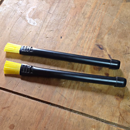 Pair drum set - drum, brushes