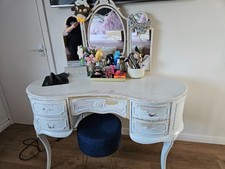 Kidney style dressing table