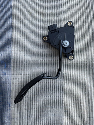 Renault clio mk3 accelerator - renault,