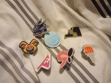 7 X Pokemon Pin Badge Metal