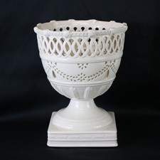 ROYAL CREAMWARE Pedestal Urn Vintage Earthenware Fretwork 25.5cm 1.6kg - HST
