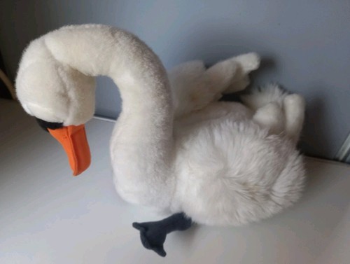 Hamleys swan plush cuddly - hamleys, 11"
