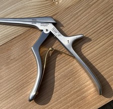 Aesculap Kerrison Rongeur FK900R (4696) – Detachable, 1mm x 180mm surgical tool