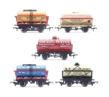BACHMANN/ HORNBY 'OO' GAUGE RAKE OF 5 ASSORTED TANK WAGONS