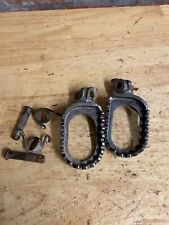 YAMAHA YZ250F YZF 250 2010 RAPTOR FOOT PEGS (CRACKED)