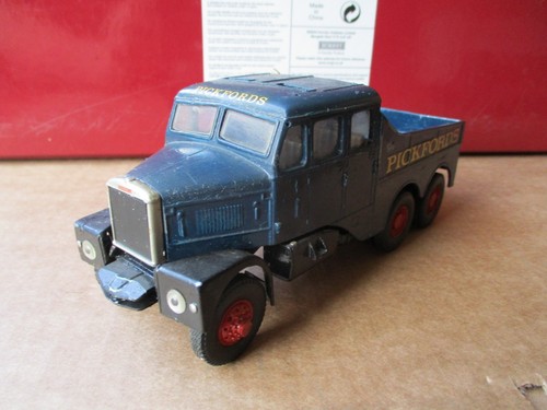 Unboxed scale corgi - unboxed,