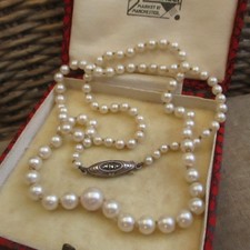 STUNNING  CLASSIC SALTWATER  GRADUATED AKOYA CULTURED PEARL NECKLACE 16.5'