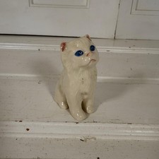 Vintage Ceramic Cat Figurine White Pottery Blue Eyes Ornament Retro Home Décor