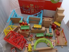 CAROUSEL WOODEN SUPER CITY 100 PIECE WOODEN TRAIN SET BOXED