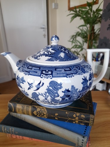 Lovely large vintage wedgwood - lovely,